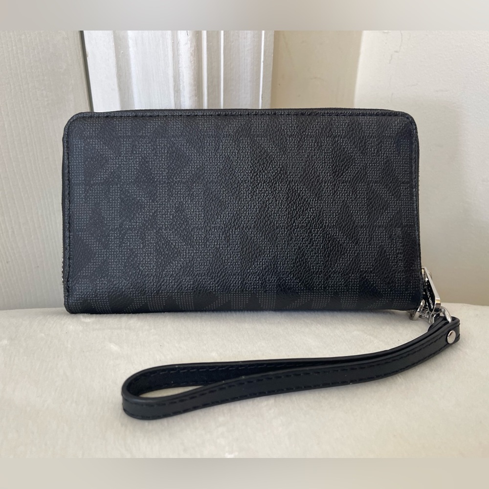 Michael Kors Black Jet set Wallet EUC - Picture 10 of 13